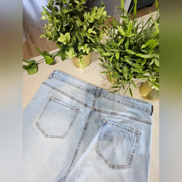 NWOT PRIMARK Très beau jeans skinny neuf et extensible bleu clair - Picture 6 of 7